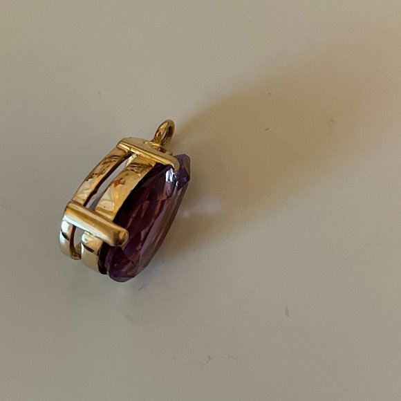 STUNNING VTG 8 CARAT PEAR SHAPE AMETHYST PENDANT